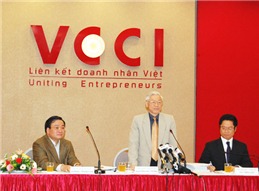 ທ່ານເລຂາທິການໃຫຍ່ ຫງວຽນຟູຈ້ອງ ເຮັດວຽກກັບVCCI